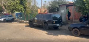 a foto mostra um veículo da polícia civil