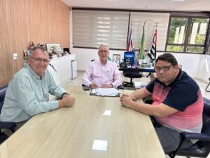 Prefeito Chico autoriza início das obras de recapeamento de 78 vias e a pavimentação de nove ruas