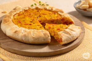 Receita de torta salgada com pimentão e açafrão